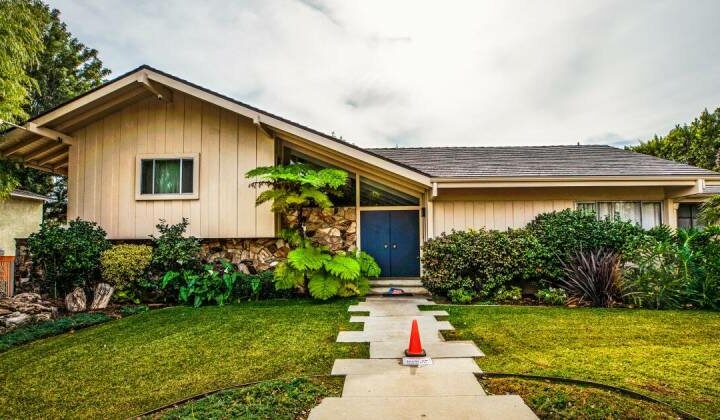 ‘Brady Bunch’ house in Studio City sells for $3.2 million after HGTV renovation
